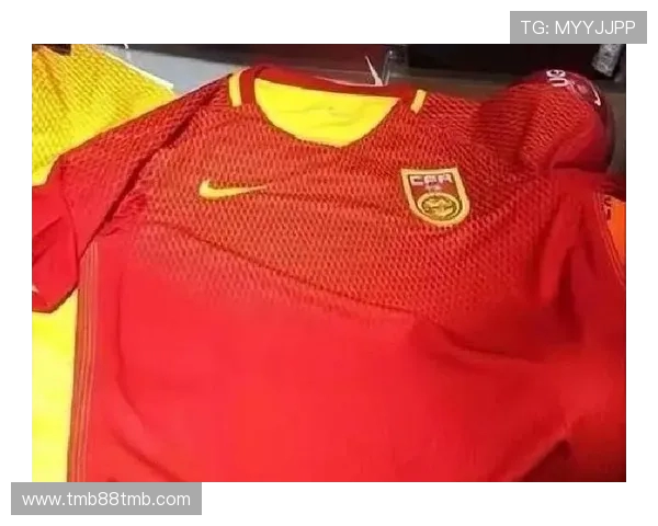 国足苏超对比视频引发热议：躲球与挡球背后的足球文化差异